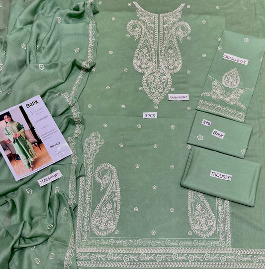 Luxury 3-Piece Embroidered Lawn Suit (Unstitched) | 🔥 Selling Fast!